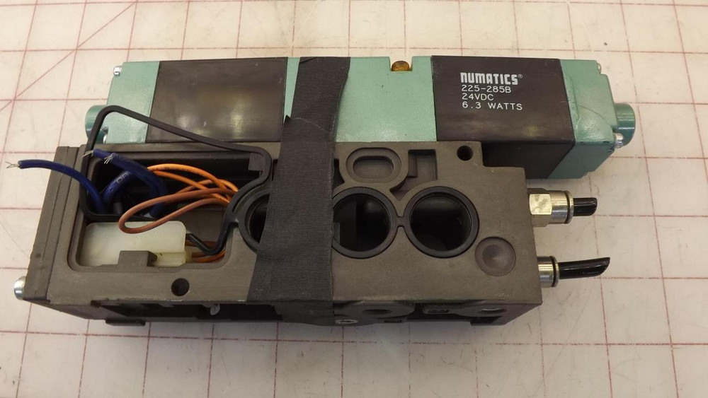 NUMATICS 081RS100J016W00 SOLENOID VALVE W/ MANIFOLD T31960