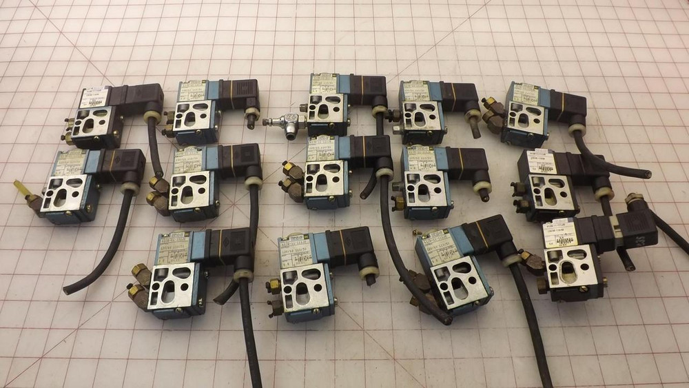 LOT OF 14 MAC 613B-11-111JB SOLENOID VALVES T32905