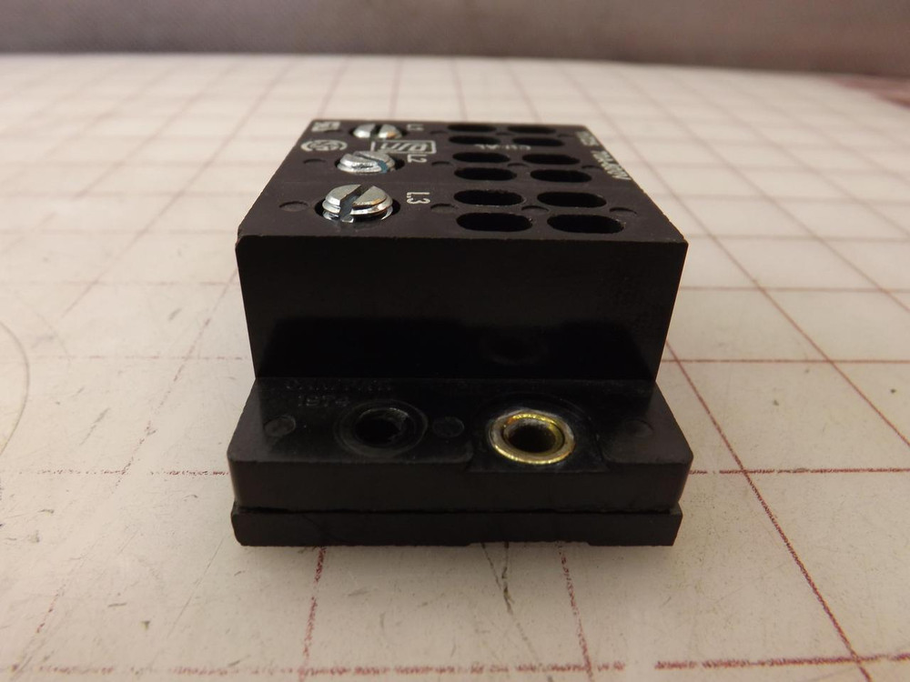 LOT OF 2  11725 POWER DISTRIBUTION BLOCKS T35511