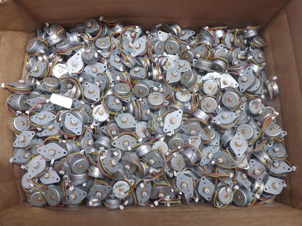 LOT OF 170 S26K048S06-M1 SMALL MOTORS