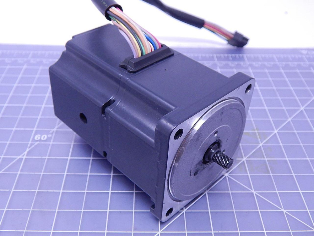 ORIENTAL MOTOR K0354-F2M VEXTA BRUSHLESS DC MOTOR 10 W 480 R/MIN T107209