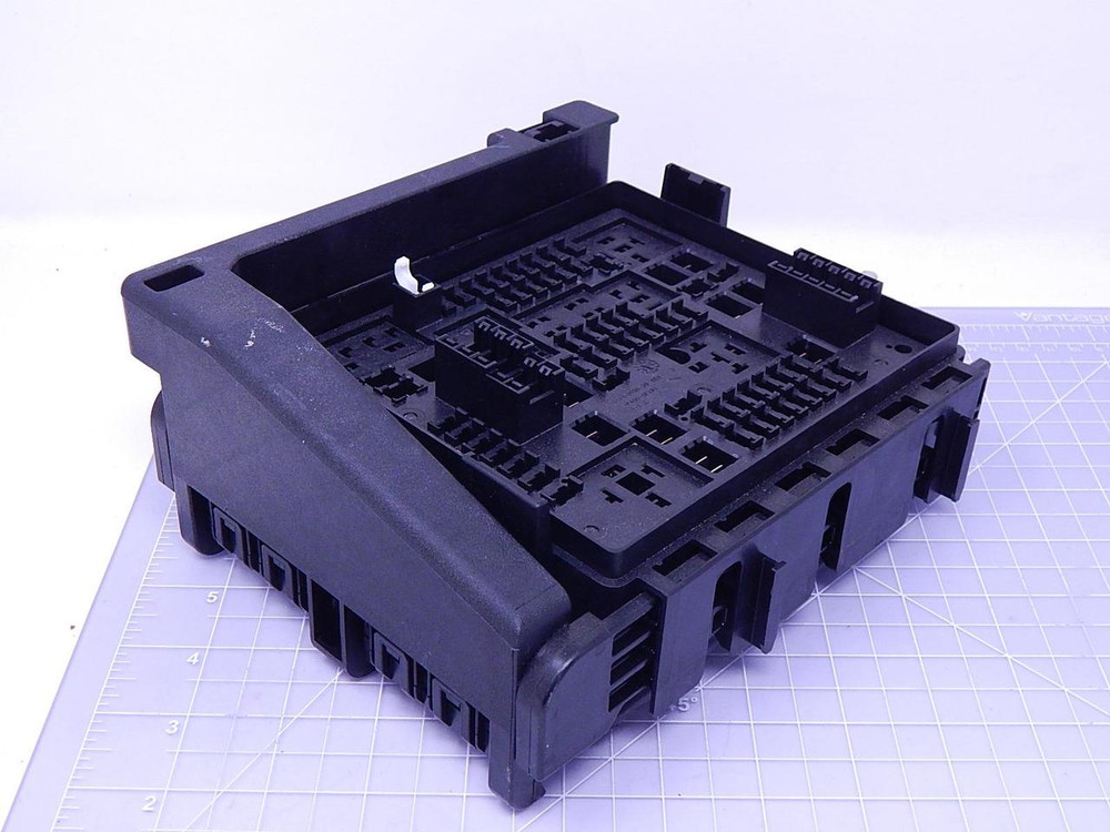 84137482 Fuse Box T112092 For Sale