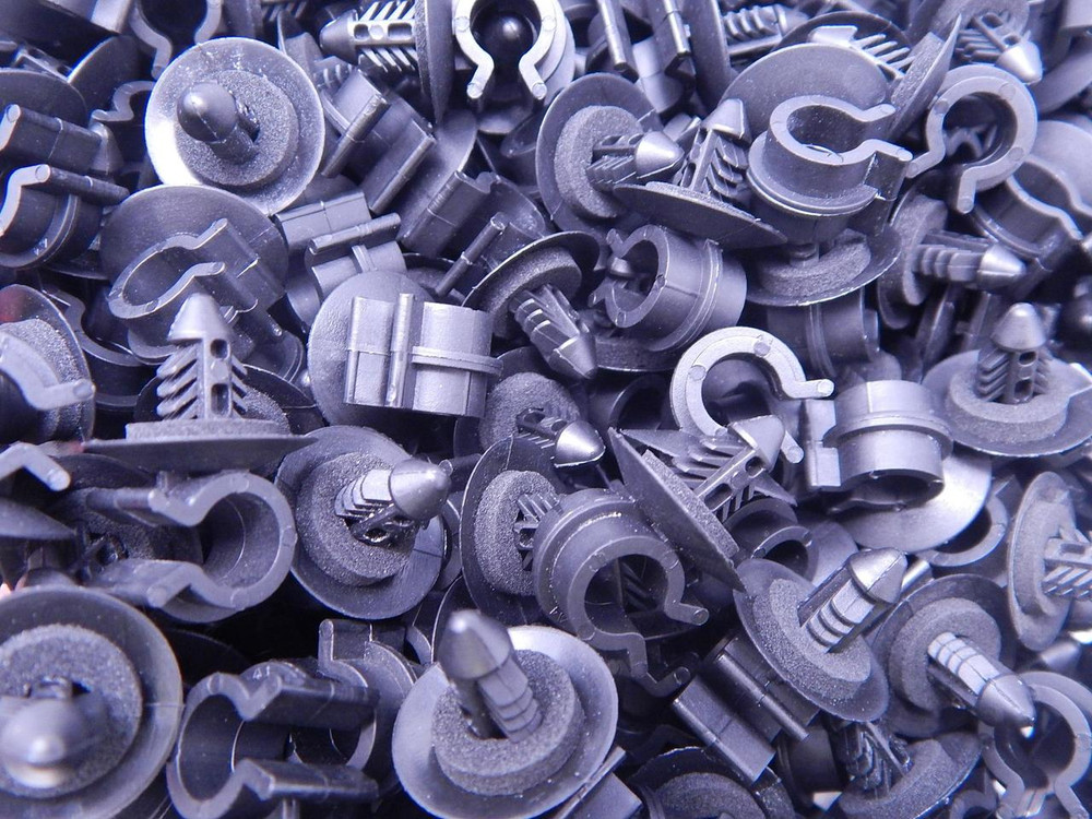Lot of 820 Avon Automotive 95-329000 Clip, w/Black 4805409AA T120865 For Sale