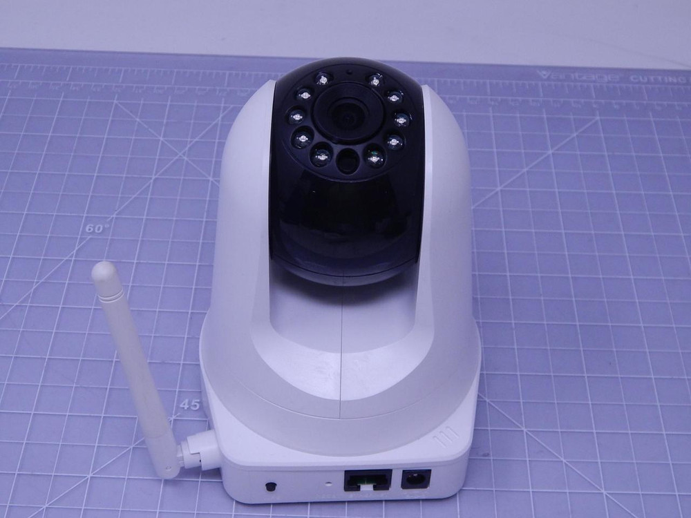 D-Link DCS-5020LA1 Pan & Tilt Wireless-N Day/Night Cloud Camera w/Wi-Fi Extender T120827 For Sale