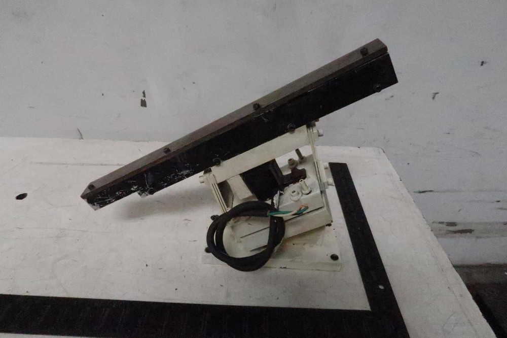 Linear Vibratory Feeder 16.5 In 120 VAC T126767 For Sale