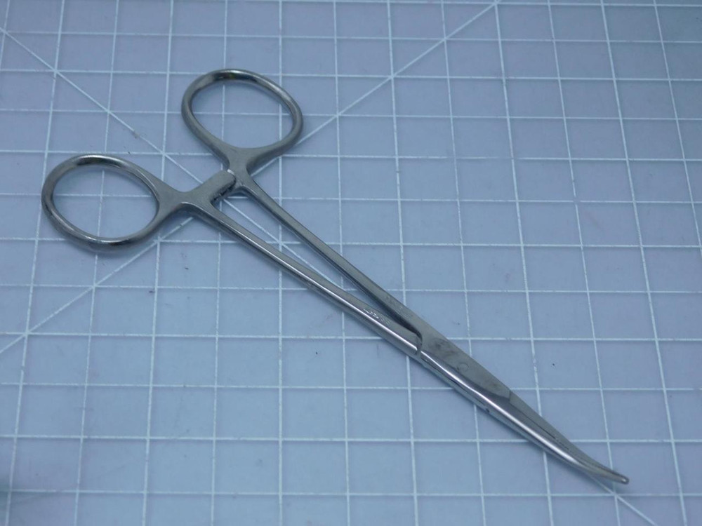 Lot of 7 6" Curved Locking Forceps with serrated jaws T128791 For Sale