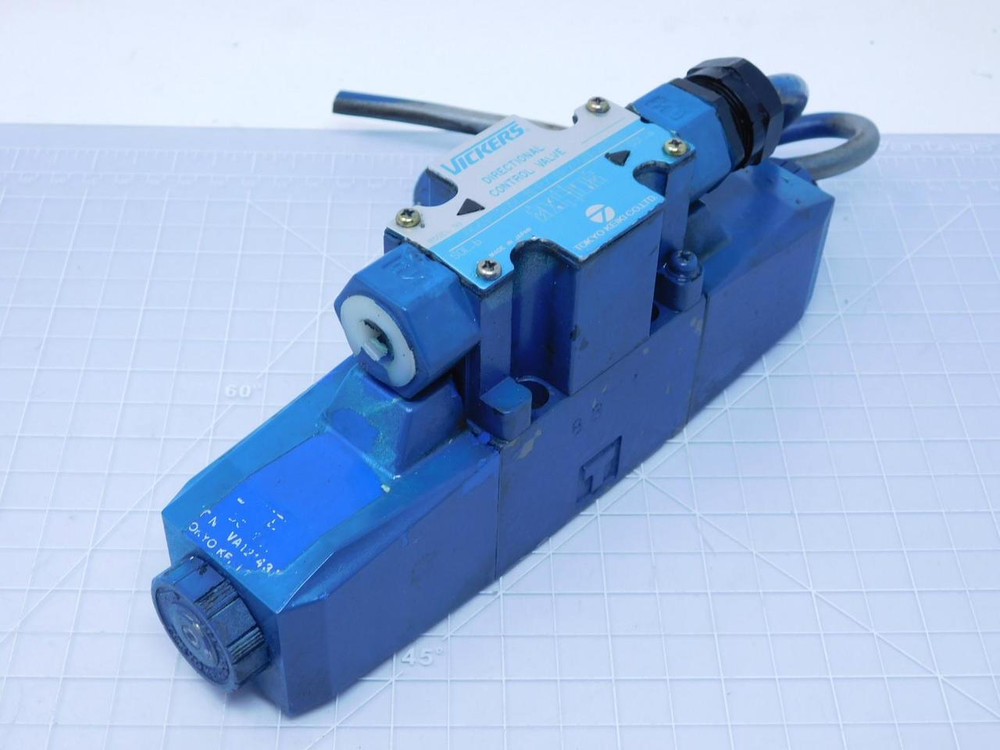 Vickers DG4V-3-6C-M-P7-H-7-50-JA100 8080   Directional Control Valve For Sale