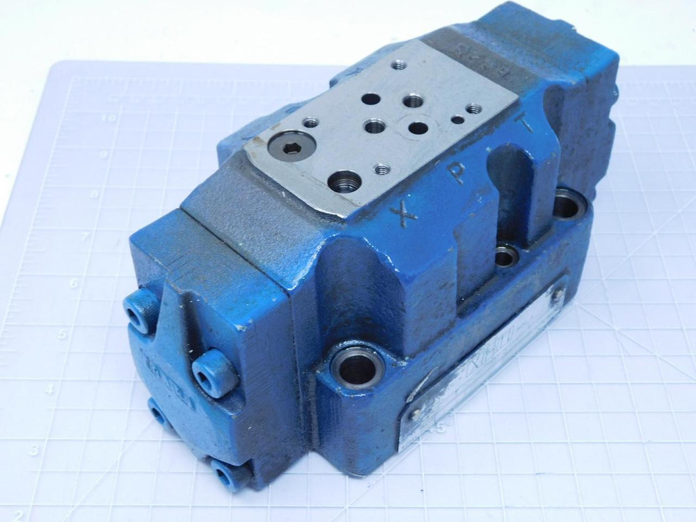 Vickers DG3V-7-3C-E-T-10-JA-SM02-Z Piloted Operated Directional Control Valve For Sale