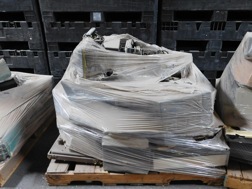 1 Pallet of Vintage Media Equipment (Slide projectors) For Sale