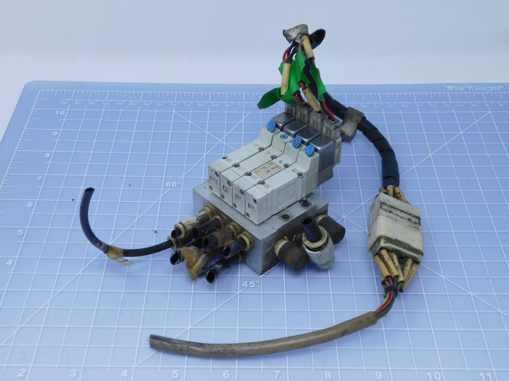 Lot of 4 SMC SY3140-5MZE    Solenoid Valves w/ Manifold For Sale
