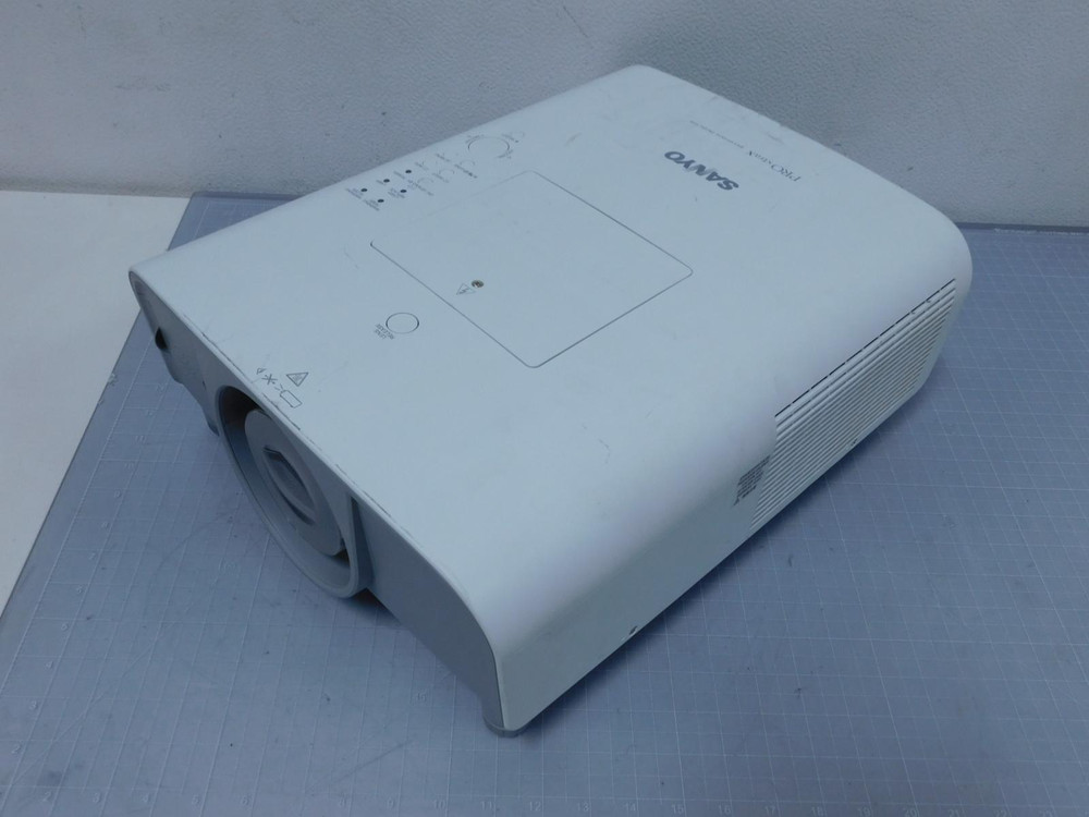 Sanyo PLC-XT25    Projector For Sale