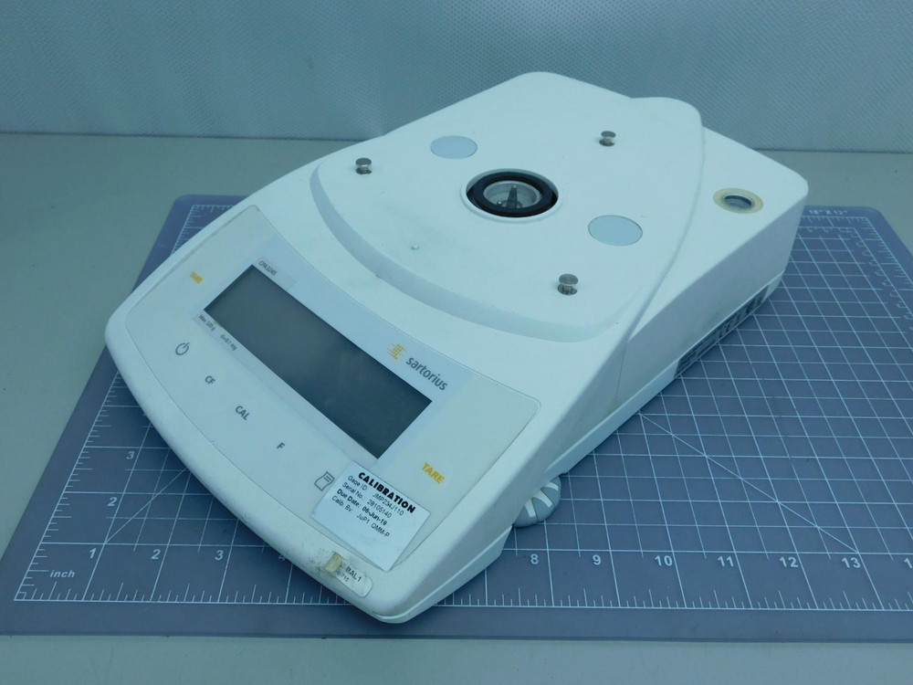 Sartorius Weighing CPA324S  CPA-Series Analytical Balance For Sale