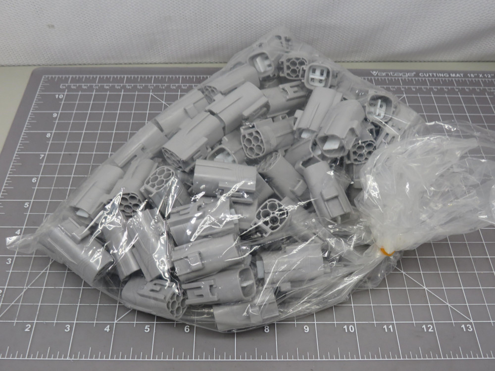 Lot of 100 Sumitomo 61880066  WP090AY 4M-GR / 4 Pin Speed Plug For Sale