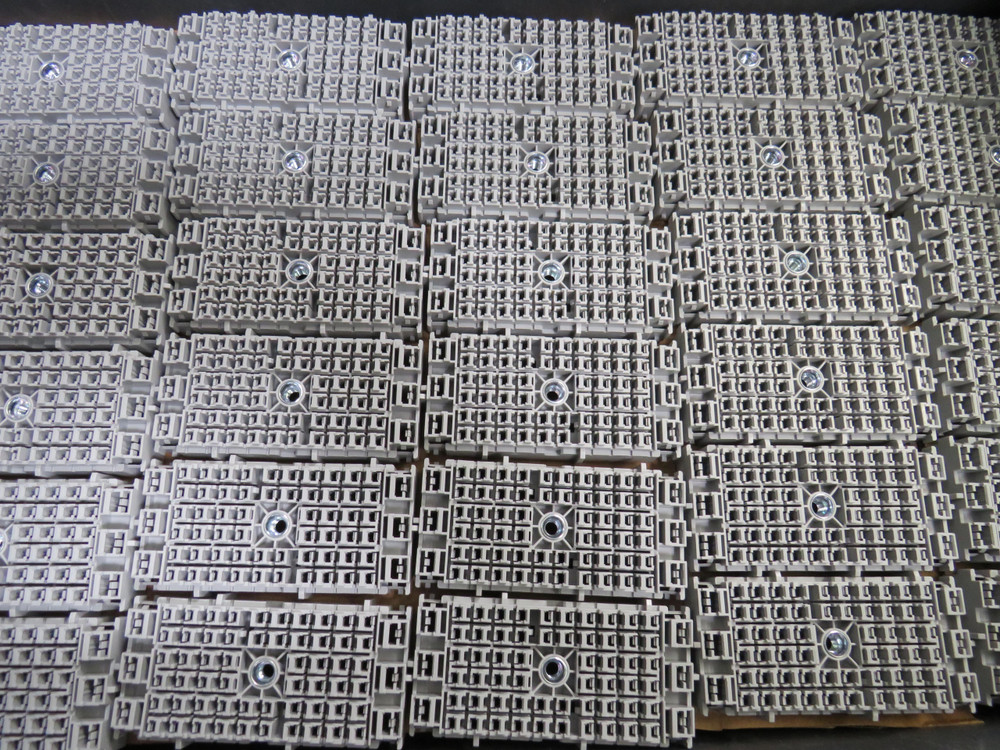Lot of 240  60985480 US28+63BTA62FB Connectors For Sale