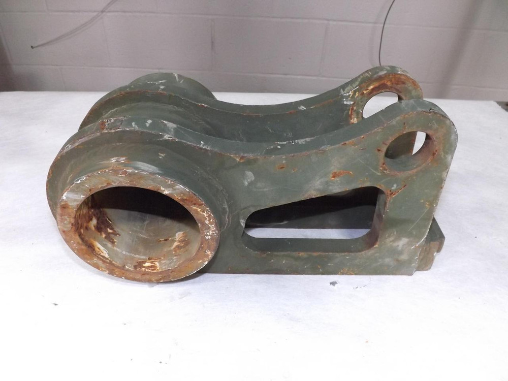 2540-01-226- TOW HOOK BRACKET (LH) (45152) 1497260W T48544