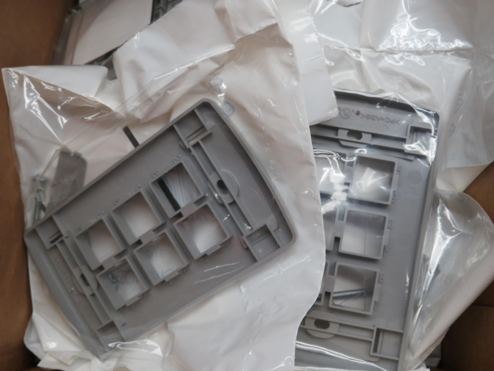 Lot of 25 Commscope 108333220 M16LE-270 LE Type Flush Mounted Faceplate 6 Port Gray 4.81x2.84x.33 In For Sale