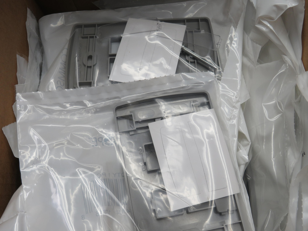 Lot of 25 Commscope 108333170 M14LE-270 LE Type Flush Mounted Faceplate 4 Port Gray 4.81x2.84x.33 In For Sale