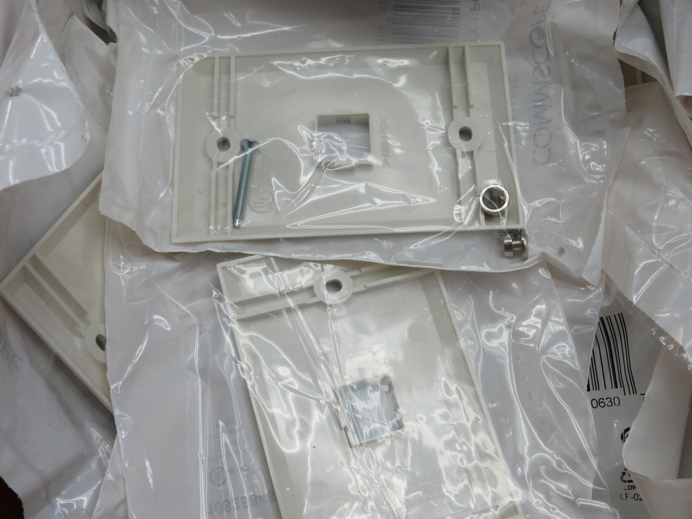 Lot of 25 Commscope 108258468 M10LW-262  White Faceplate One Port For Sale