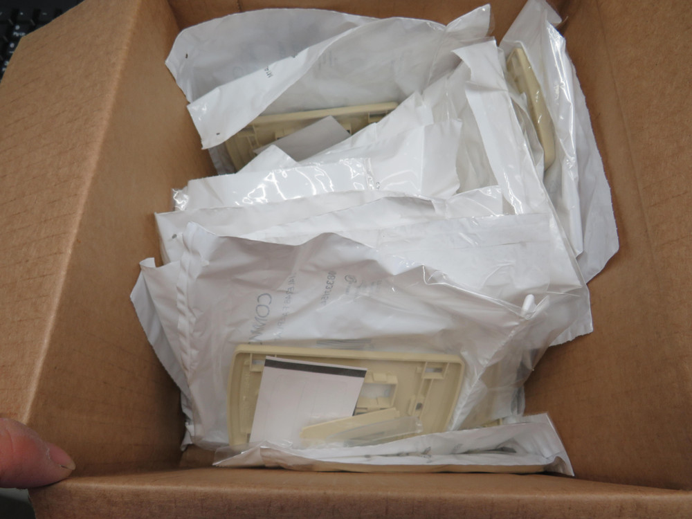 Lot of 25 Commscope 108333154 M14LE-246 LE Type Flush Mounted Faceplate Four Port Ivory For Sale