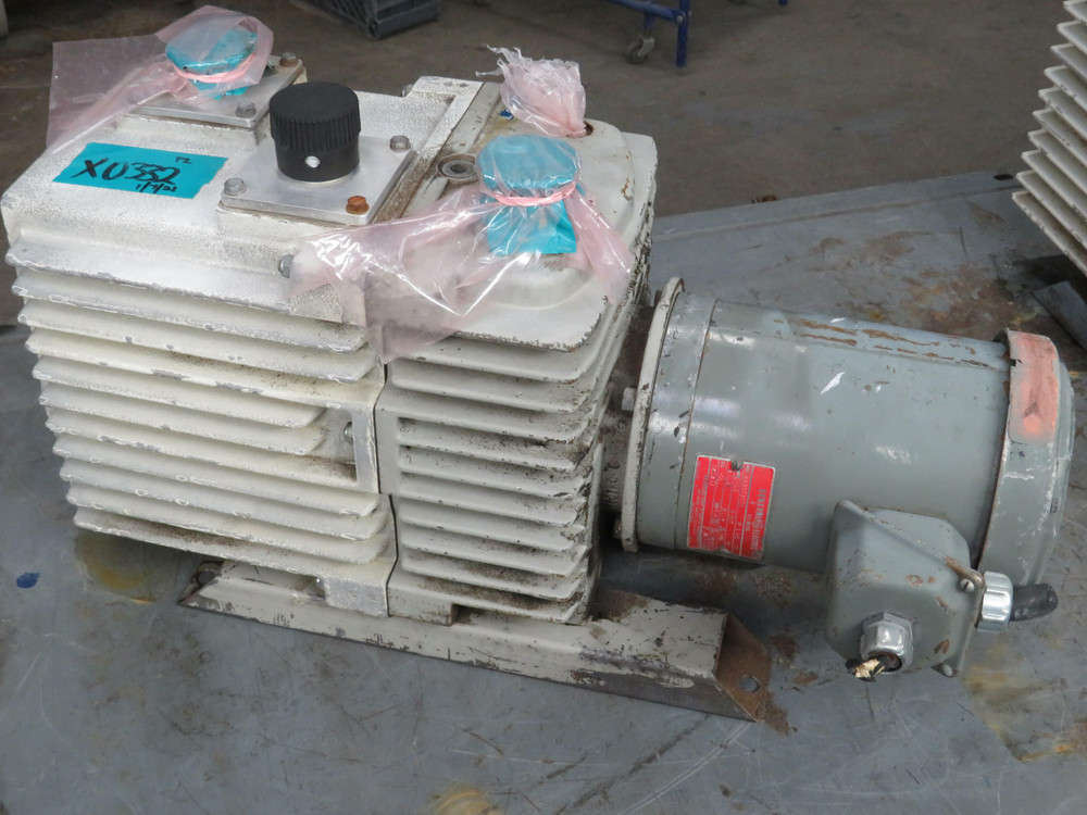 Leybold D30A   Trivac Dual Stage Rotary Vane Vacuum Pump Motor For Sale