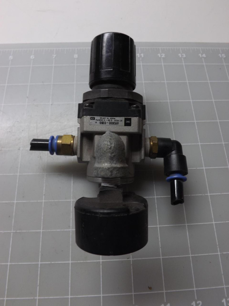 SMC AR3000-03BG PNEUMATIC REGULATOR W/ GAGE T49700