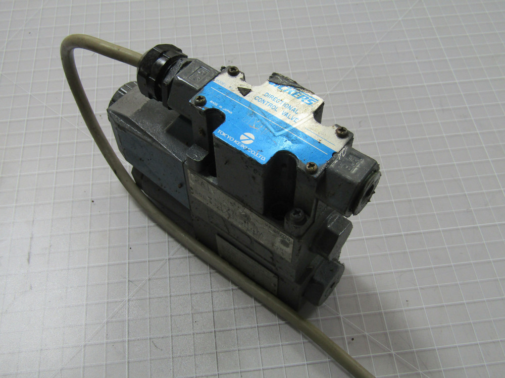 Vickers DG4V-3-0B-M-P7-H-7-50-JA100 MG-02P-1-50-G Directional Control Valve And Reducing Valve  For Sale