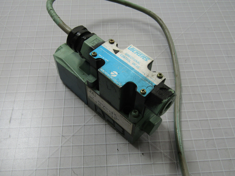 Vickers DG4V-3-2A-M-P7-H-7-50-JA100  Directional Control Valve  For Sale