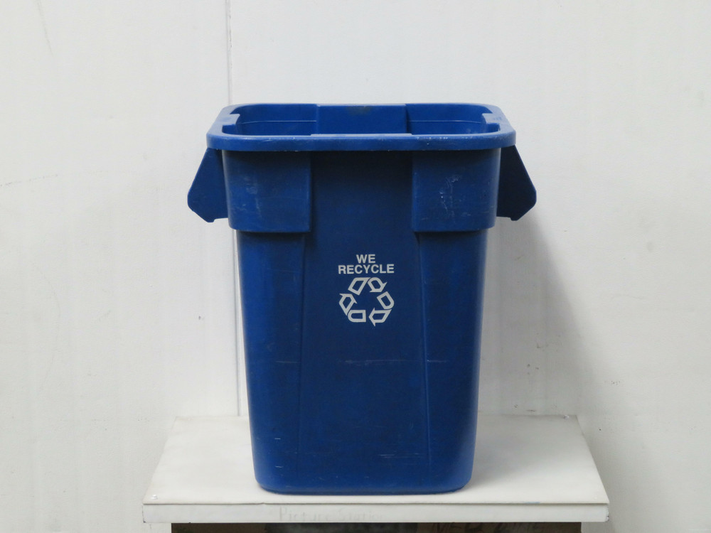 Rubbermaid 3536  40 Gal Brute Square Trash 23 in X 23 in X 28 in  For Sale