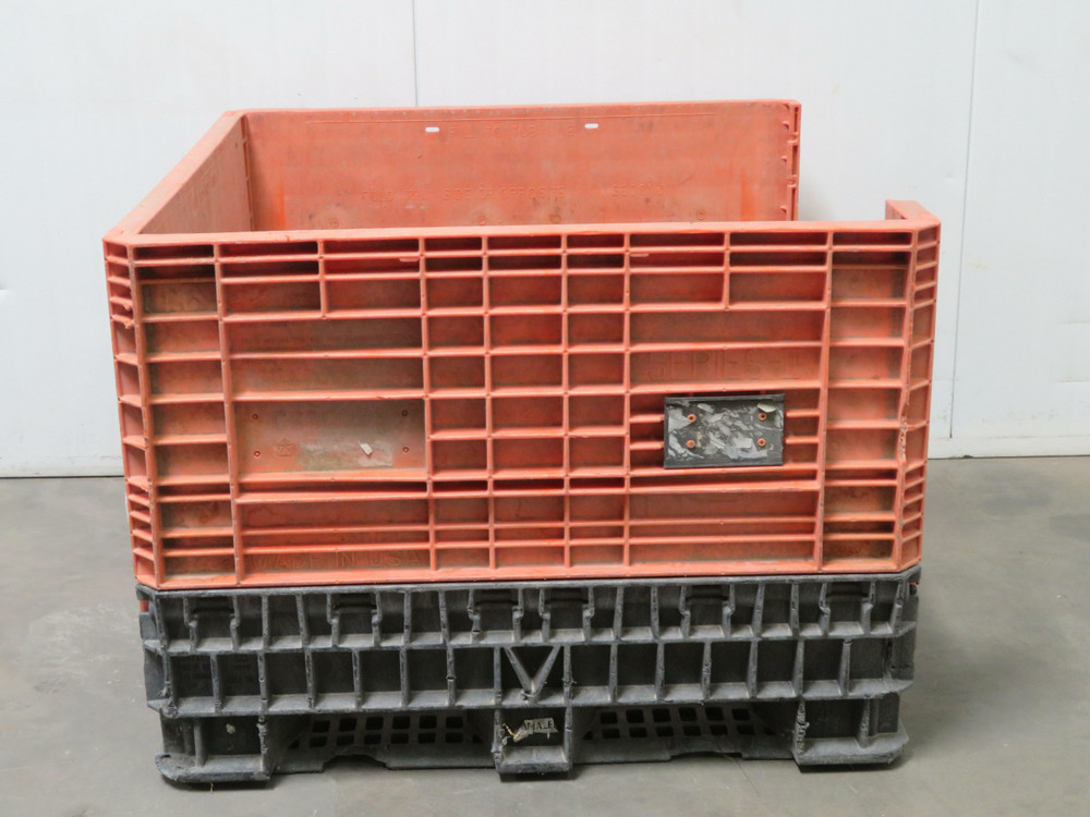 45x48x34 Plastic Collapsible Crate Ropak in Bad Shape  For Sale
