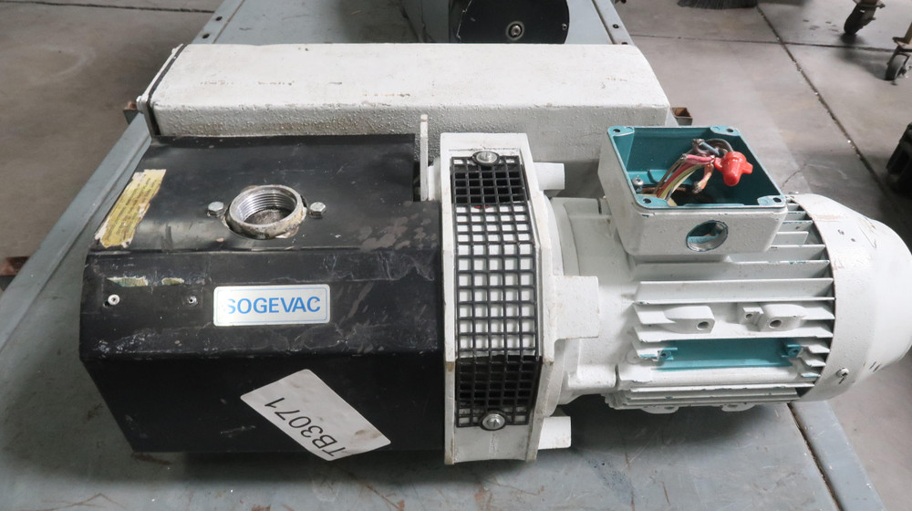 Leybold   Sugevar Vacuum  Pump  For Sale