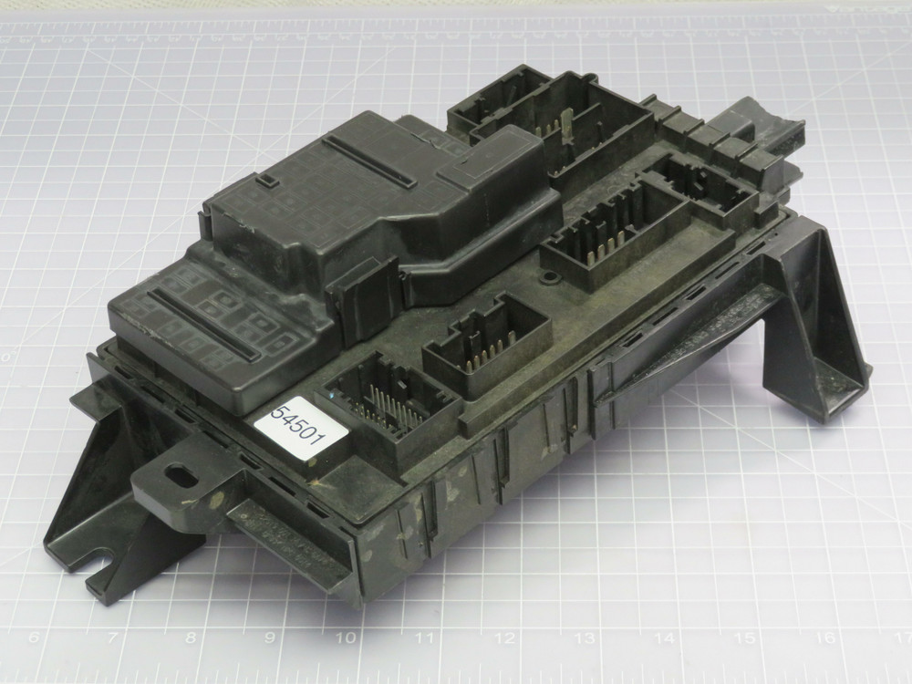 A000CTK0MB AT4T 15604 BA Fuse Box   For Sale