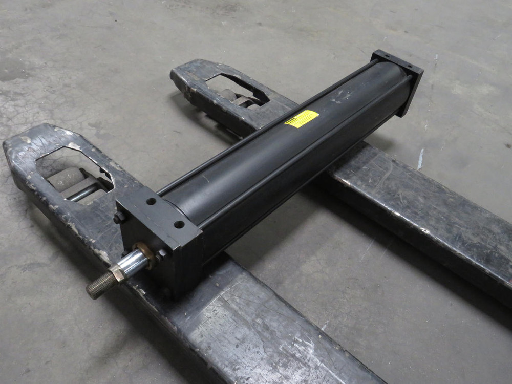 Parker 05.00 CFP2ANUS34C 28.500 Series 2AN Pneumatic Cylinder Ram  For Sale