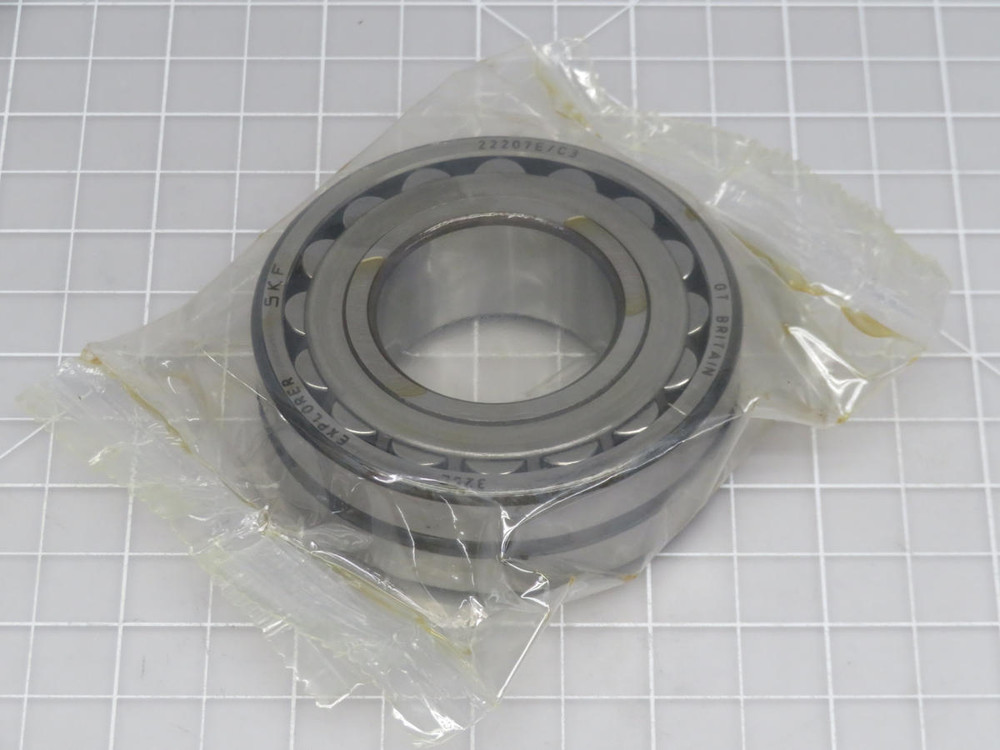 SKF 22207 E/C3  22207 E/C3 SPHERICAL ROLLER BEARING ; 35MM BORE 72MM OD 23MM WID SHAFT MOUNT
  For Sale