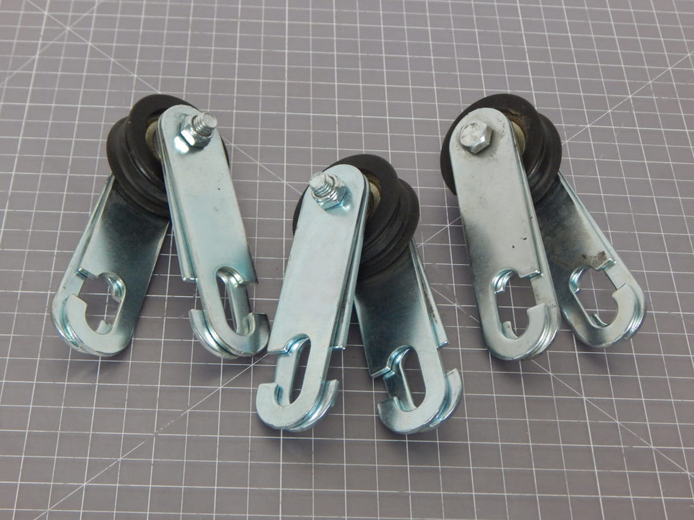 LOT OF 82 BEST FLEX 6708-1 LOT OF 82 POWERED ROLLER CONVEYOR IDLER PULLEY ASSY M2881