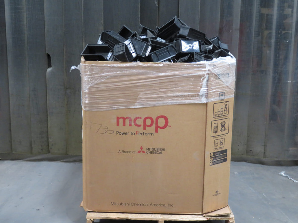 Lot of 550 Uline  S-12414  Stackable Bins Plastic (can be for shelf too)  For Sale