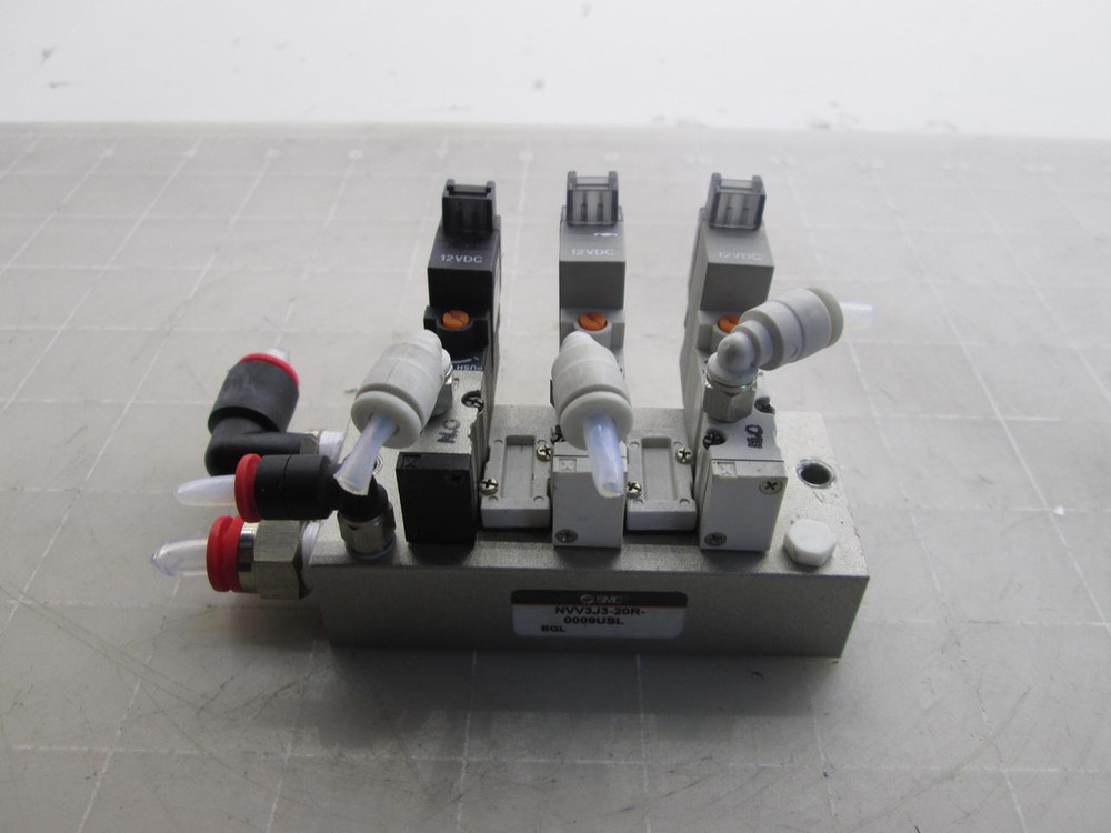 LOT OF 3 SMC SYJ322R-6M0ZD-ME NVJ322R NVV3J3-20R-0009USL SOLENOID VALVES W/ MANIFOLD T53210