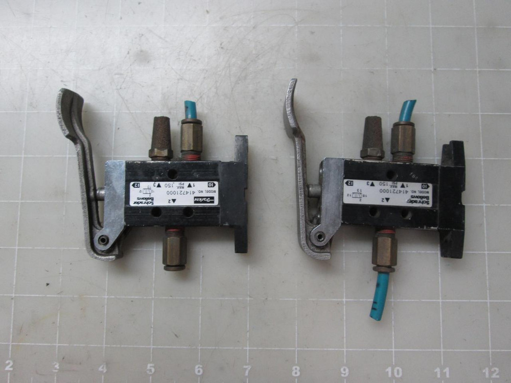 LOT OF 2 SCHRADER BELLOWS 414721000 3 WAY SPL LEV/SPR FT T53769