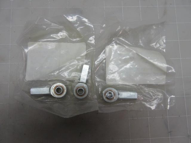 LOT OF 3 7113-001 1/4-28 FNPT SPHERICAL ROD END BEARINGS KEY81