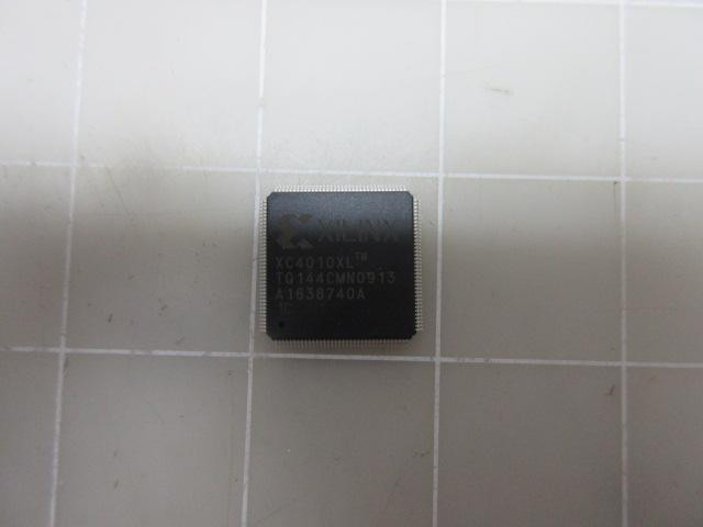 XILINX XC4010XL TQ144CMN0913 A1638740A COMPUTER CHIP PROCESSOR KEY101