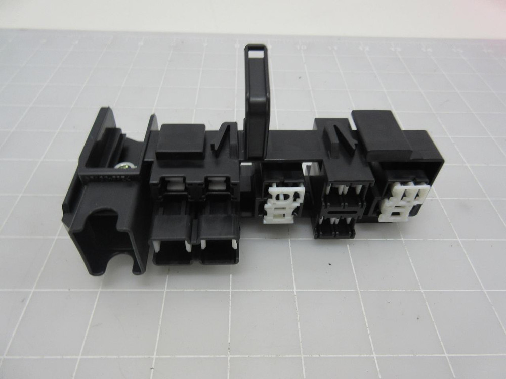 TOYOTA PA66 PPE 63593020 PLASTIC FIXTURE T56614