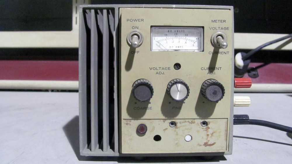 2 LAMBDA DC POWER SUPPLY 0T040V T562