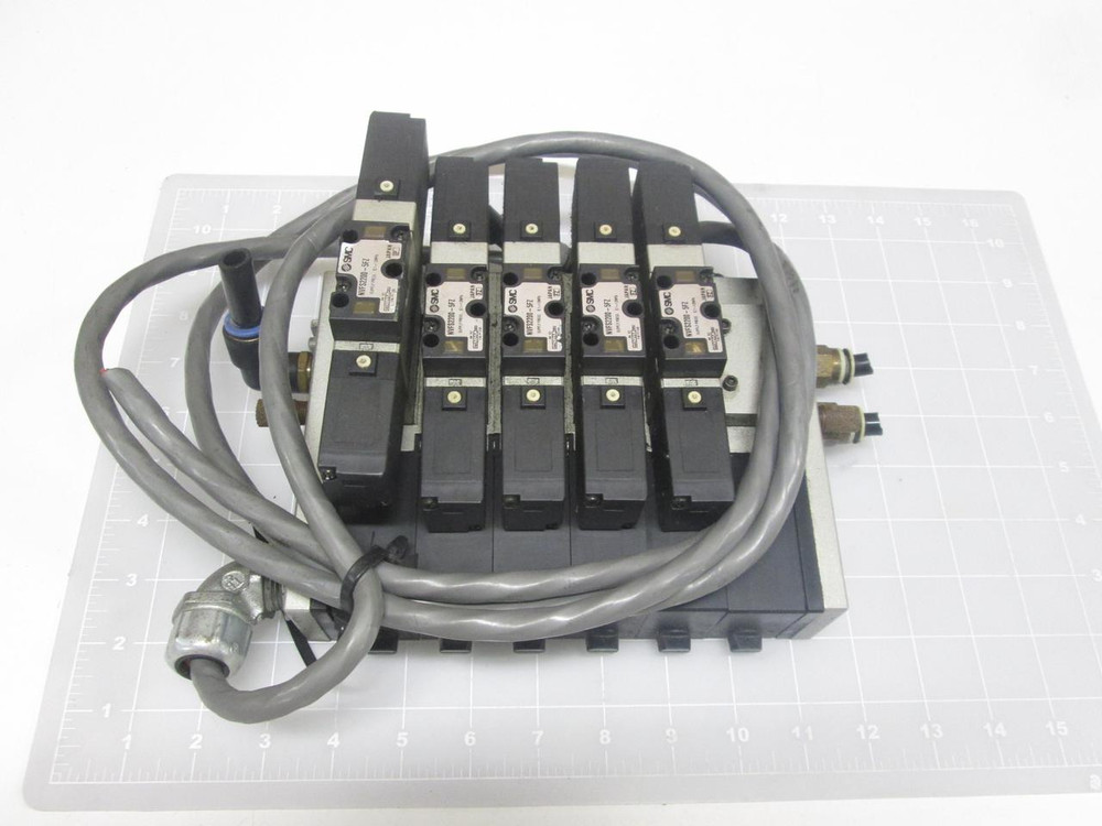 LOT OF 5 SMC NVFS2200-5FZ SOLENOID VALVES W/ MANIFOLD T66246