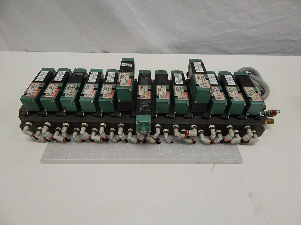 LOT OF 13 NUMATICS 082SA415M 082SA415M017N61 082SA415M017N SOLENOID VALVES W/ MANIFOLD T68158