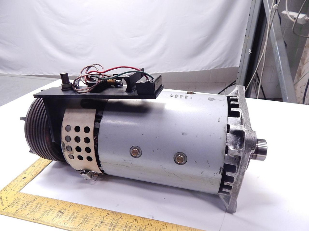 CROWN 020357-001 W7AC02 SERVO MOTOR DC3.7 KW24 V  T77309