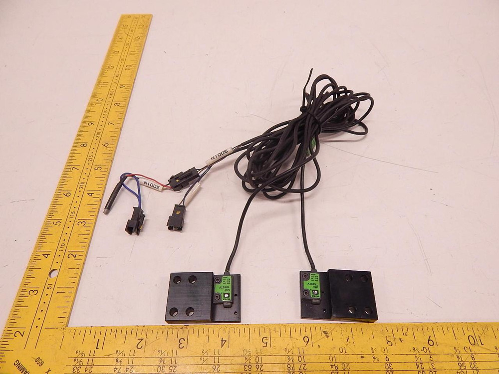 LOT OF 2 TAKEX UM-TR50TV PHOTOELECTRIC SENSORS T76603