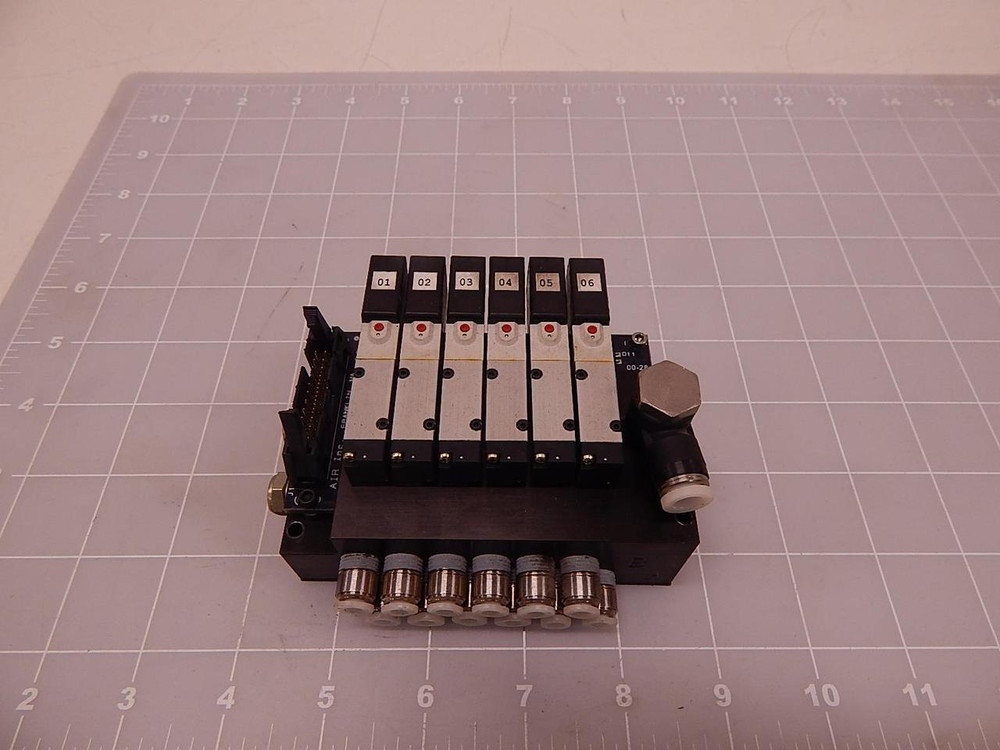 LOT OF 6 KOGANEI MPM F1WR090-4E1 001685 AIR VALVES W/ MANIFOLD T80105