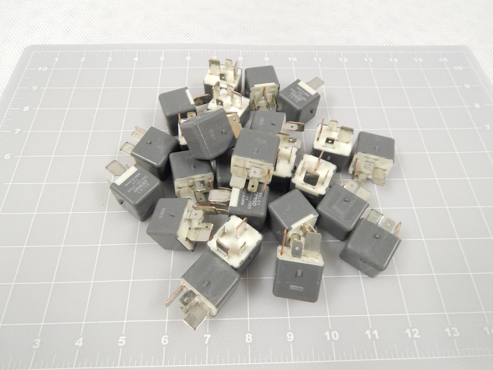 LOT OF 25 DENSO 156700-2960 RELAYS 12 V T83713