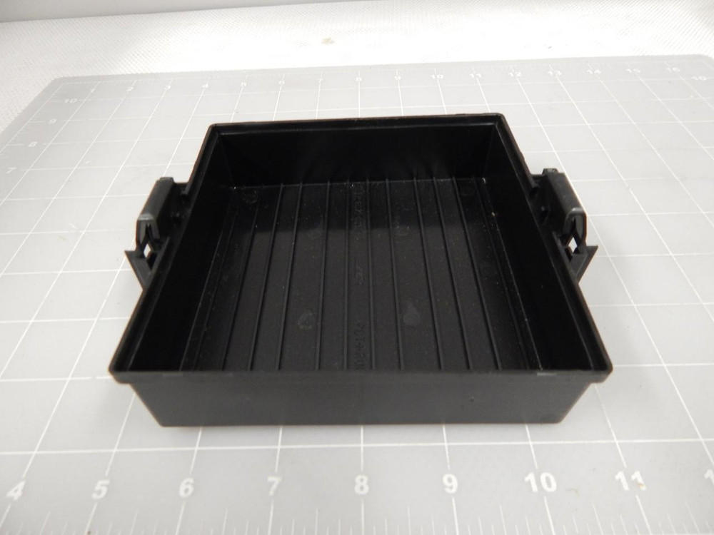 LOT OF 123 ENGINEERED PLASTIC COMPONENTS E6021-001 SIX MODULE TOP COVER T84176