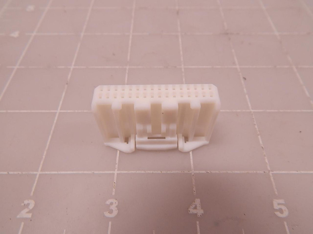 TYCO ELECTRONICS 1318747-1 AUTOMOTIVE CONNECTORS 32 POS PLUG F/H .025 SERIES T84205