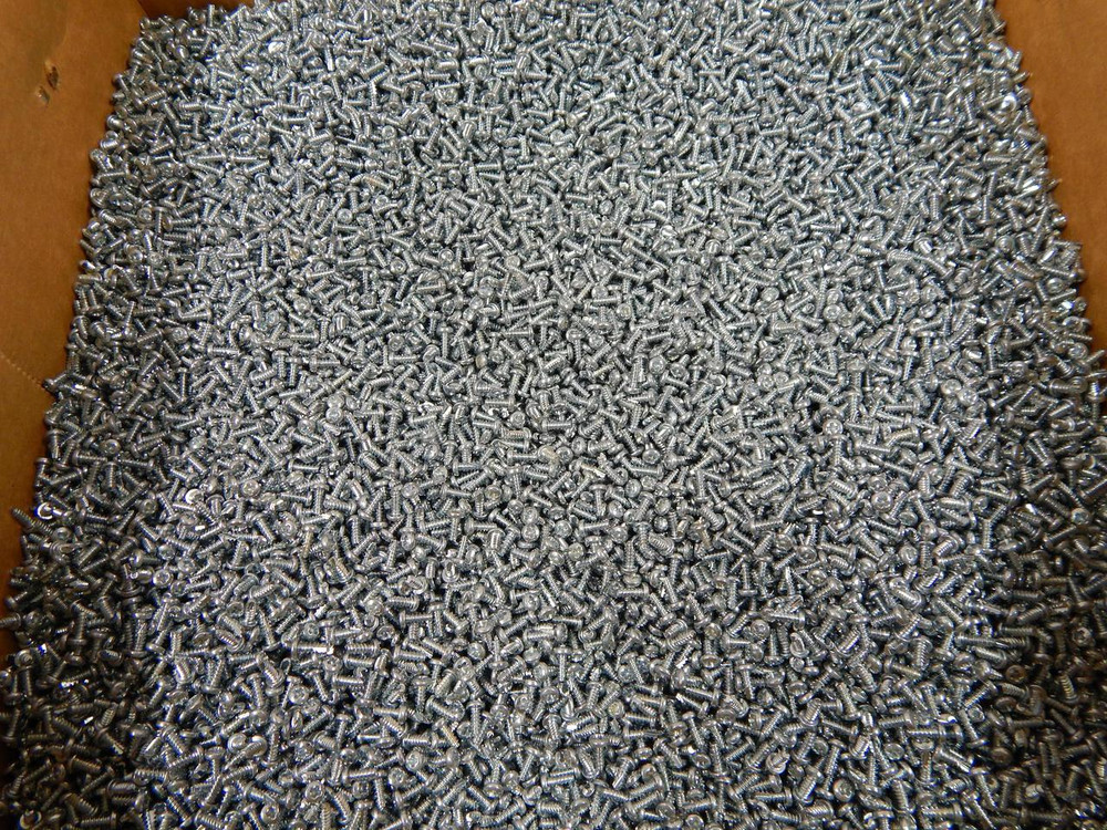LOT OF 100000 FASTENAL CO. 10173-01773 131891 2-32X1/4 PHILIPS PAN STEEL "25" ZINC SELF TAPPING SCREWS T84010